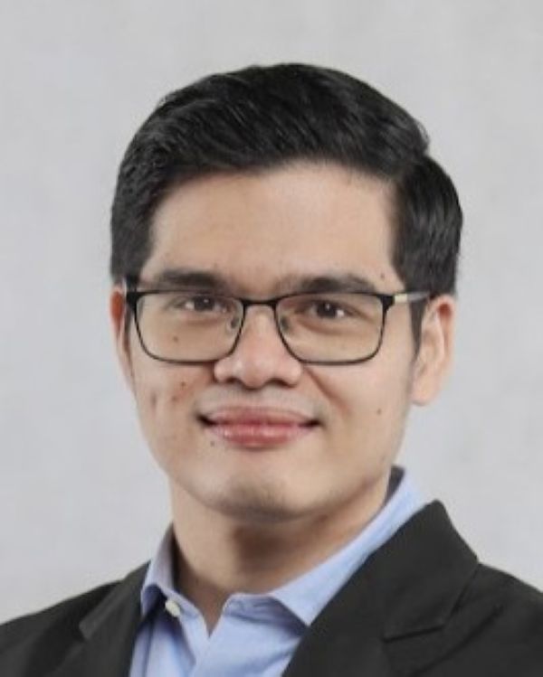 Portrait of Enrique Santos, CFA